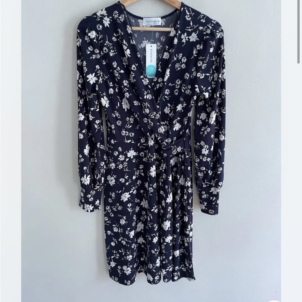Kaileigh Stitch Fix Annabel Faux Wrap Knit Dress Navy floral Size M.
